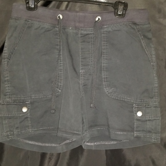 lee natural fit just below the waist